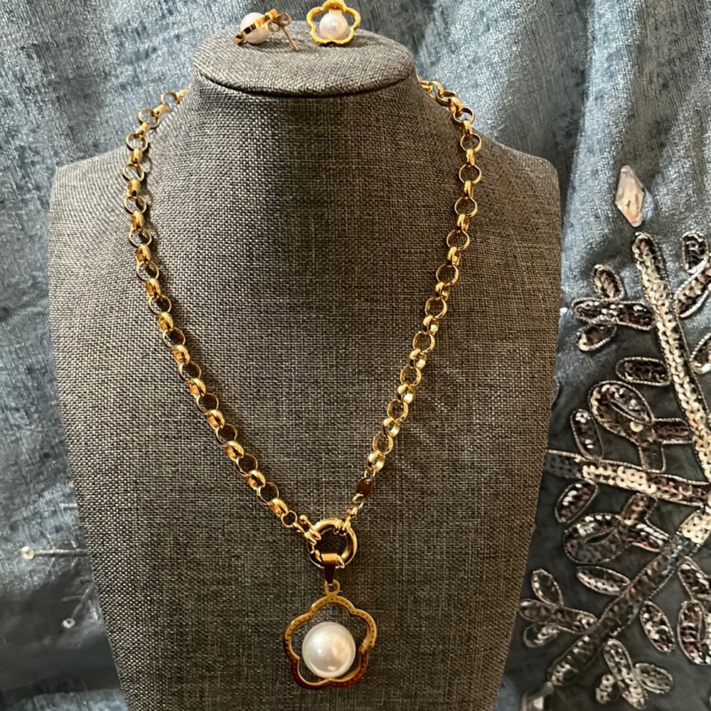 Stainless Steel Necklace Set.
